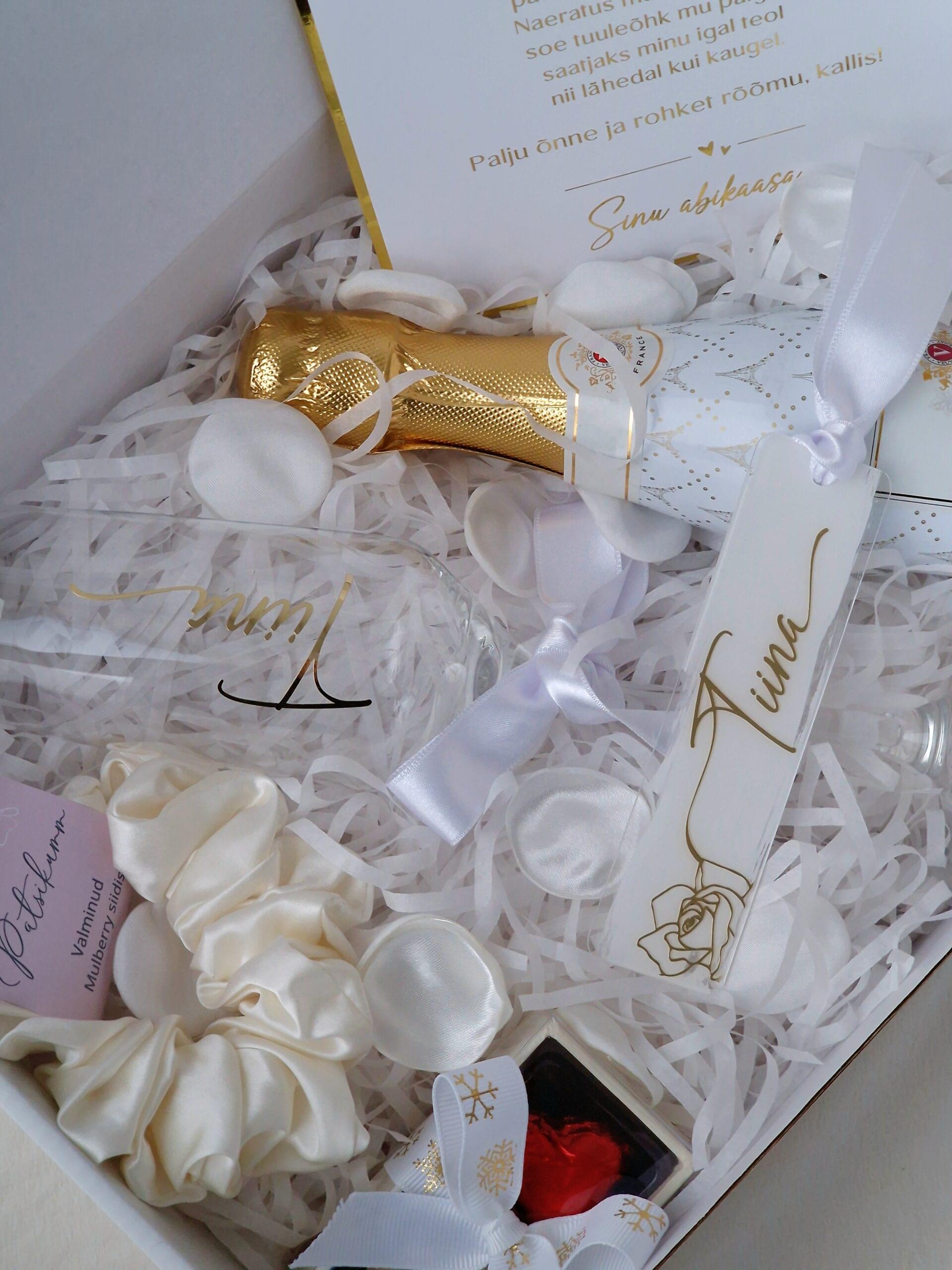 Kinkekomplekt naisele "Valge"